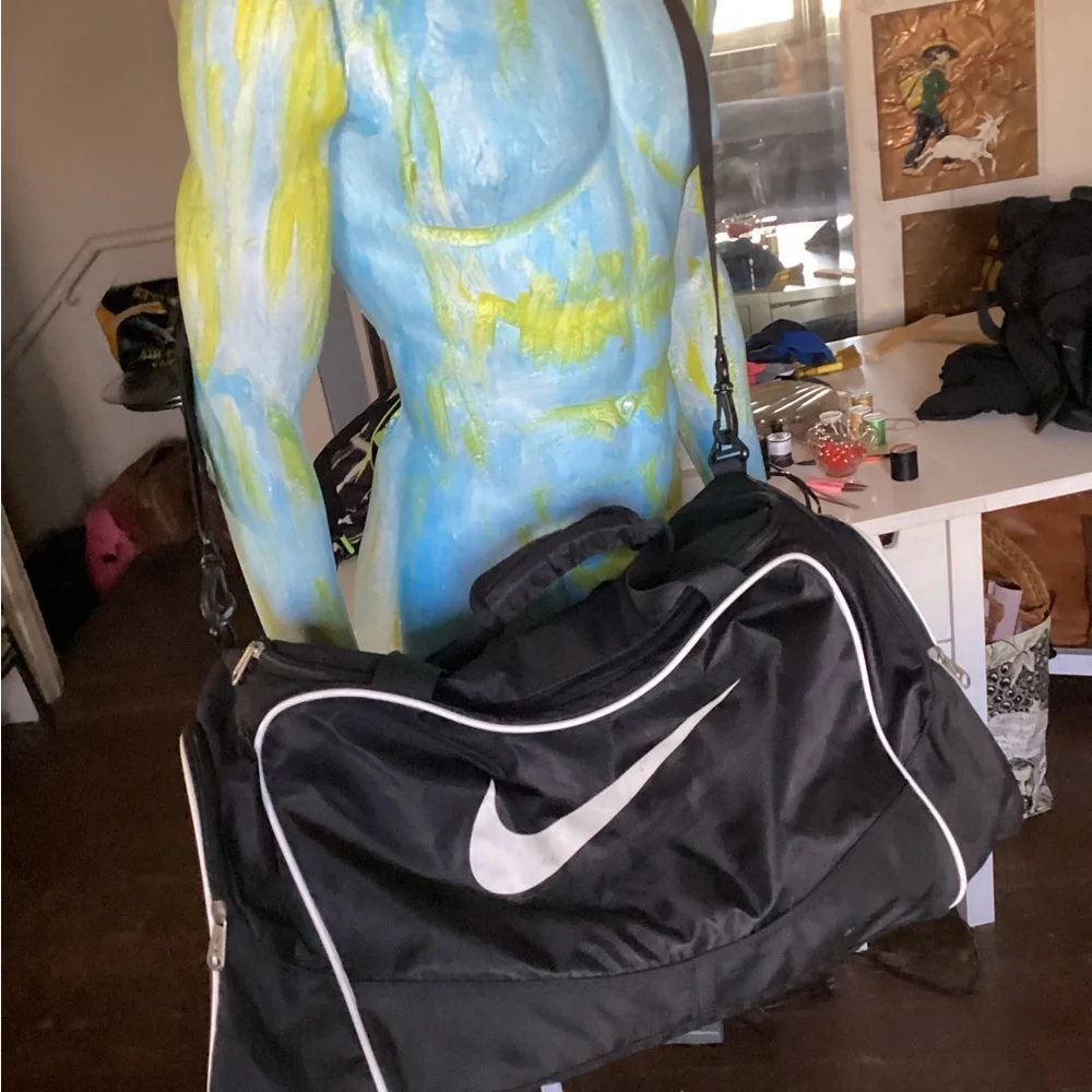 Nike Black and White duffle gym/travel bag